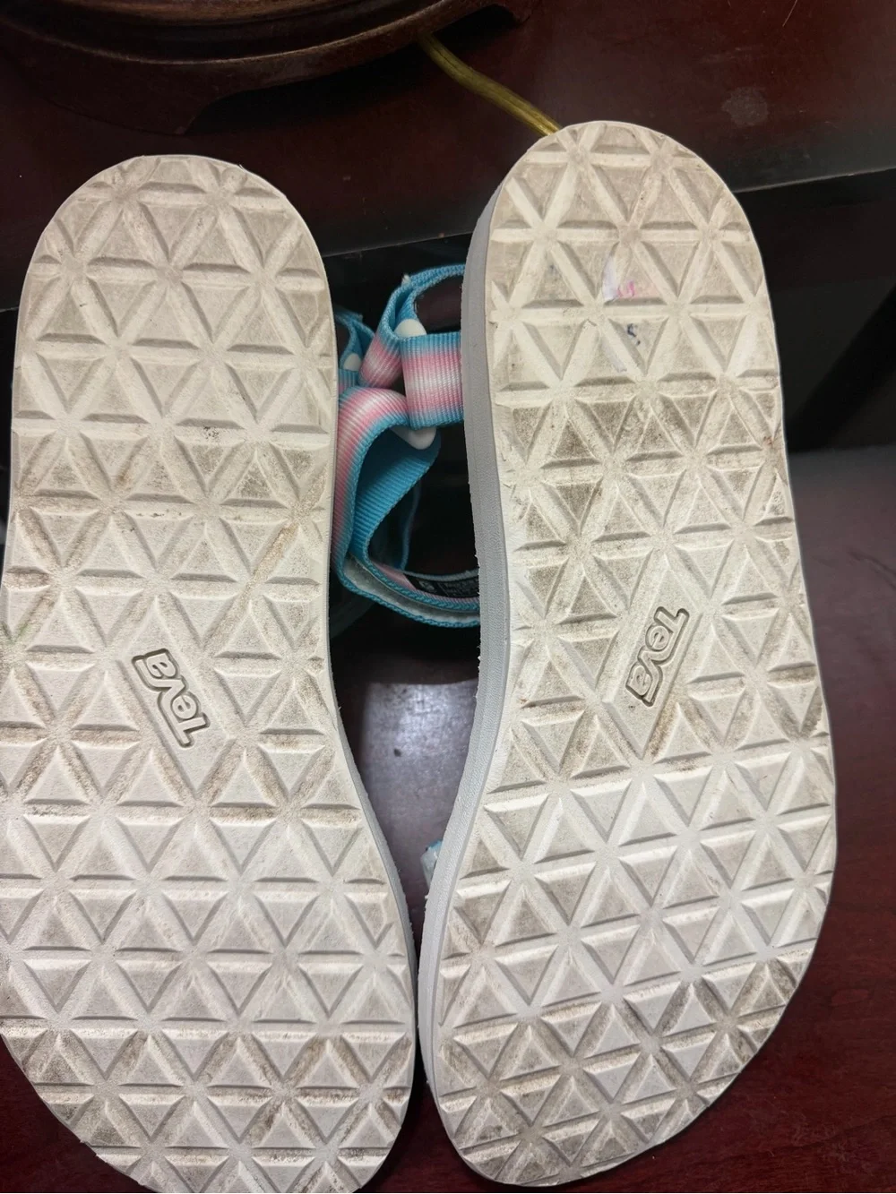 Teva Women's Teva Gradient Pink & Blue Strap Sandals size 9